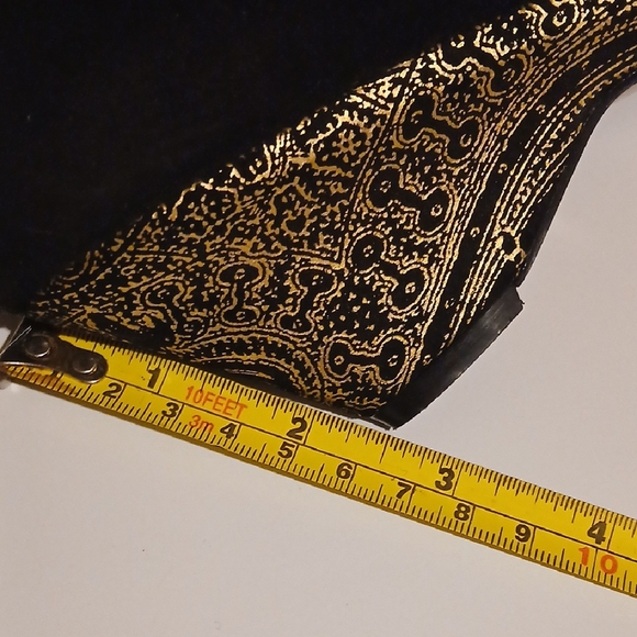 Vintage Black and Gold Flats - Picture 4 of 6